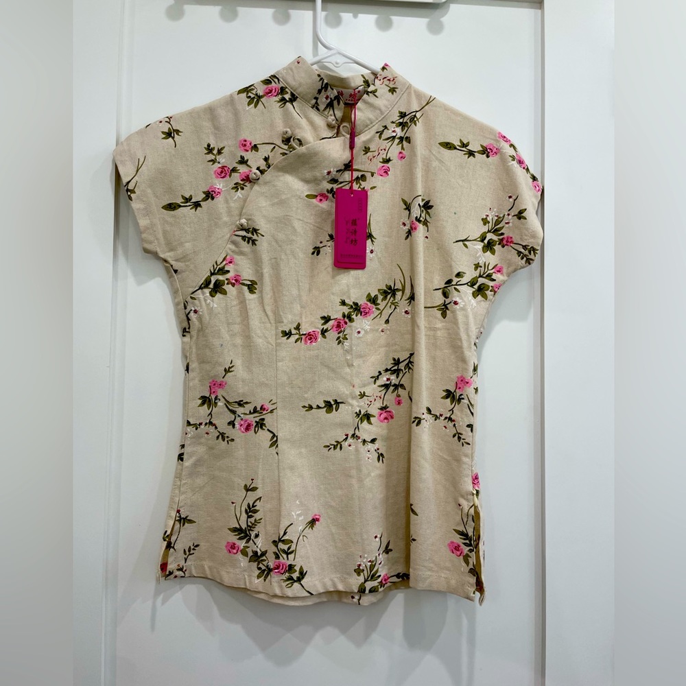 Qipao Top Beige Floral size L fits like a size Small